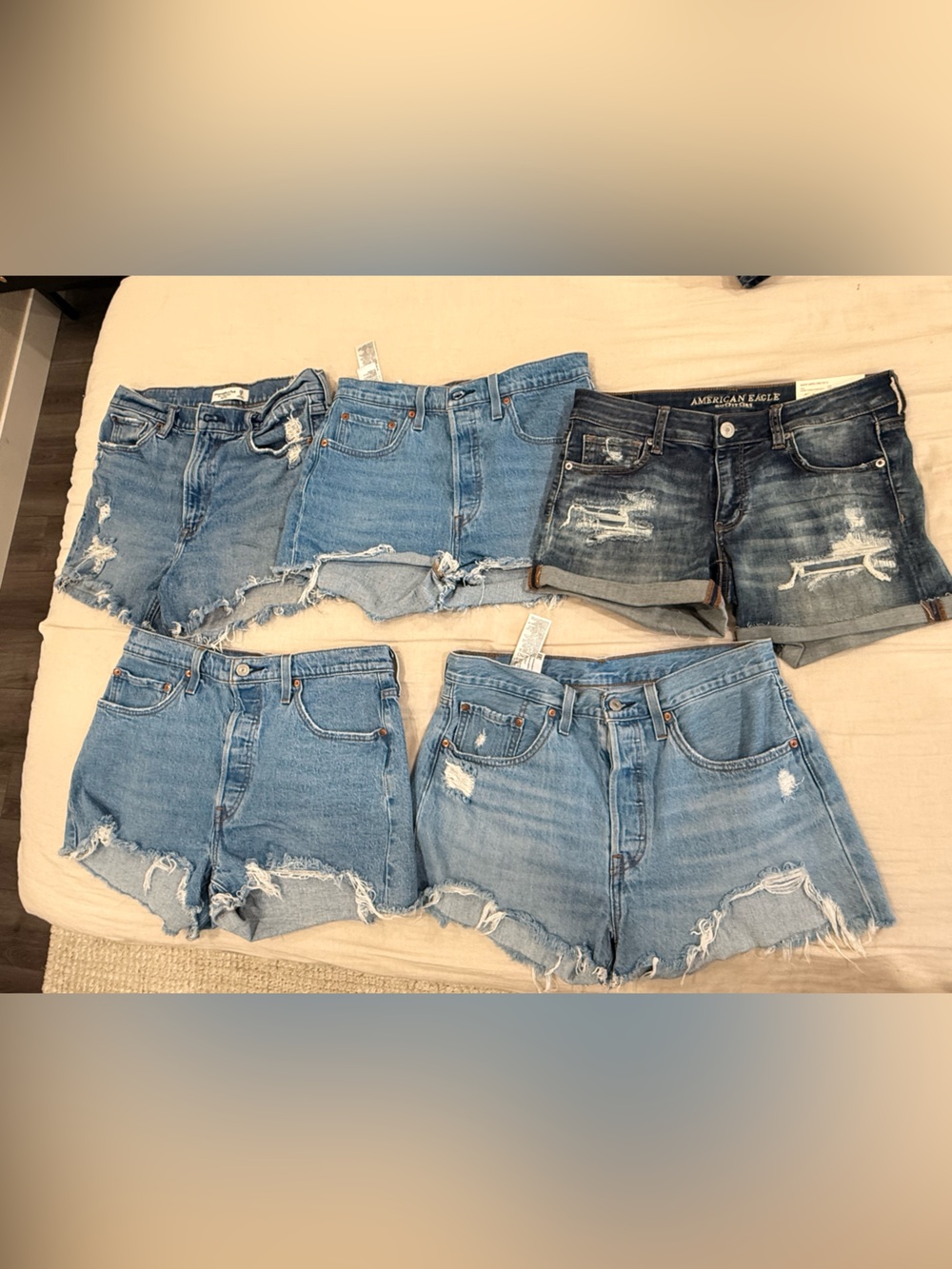 5 pairs of shorts- Levi’s, Abercrombie, and American Eagle 29-30 bundle lot
